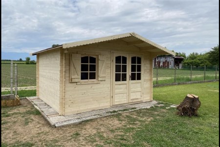 CASETTA IN LEGNO.IT PORTA DOPPIA E FINESTRA CENTRALE